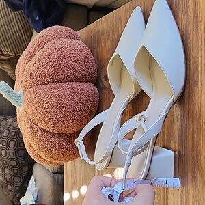 Charles & Keith Chalk Heels size 39